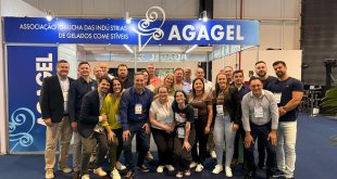 Comitiva da Agagel com seus associados no evento
